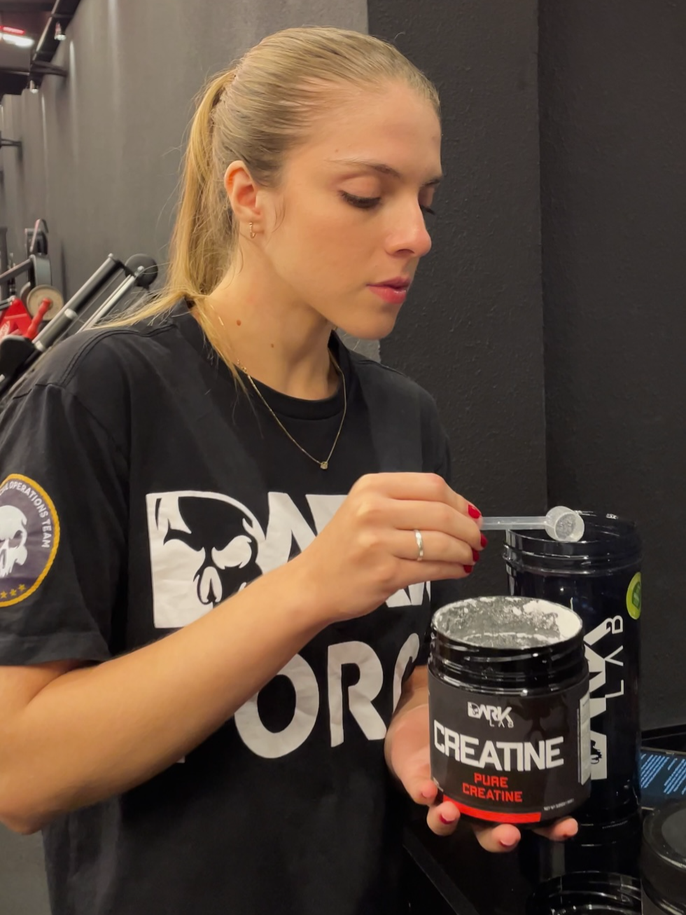 Você sabe para que servem a Creatina e a Beta Alanina? A @amandascudeler explica como esses suplementos são essenciais para aumentar sua força, retardar a fadiga e otimizar seus treinos.  Garanta produtos de qualidade com custo-benefício na Dark Lab. Acesse nosso site e faça seu pedido! 🖤 #teamdarklab #suplementação #creatine #betaalanina #fyy