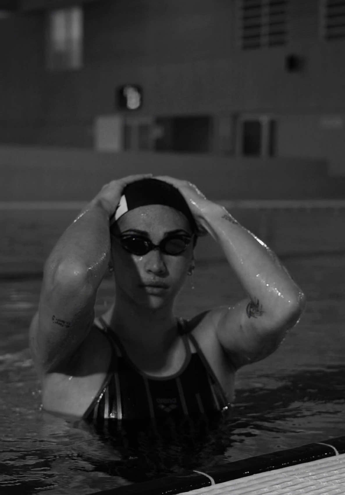 🖤🫧 ig: eleo.rbt  #natation #nageuse #swim #swimming #motivation #blackandwhite #training #swimmer  @arena 