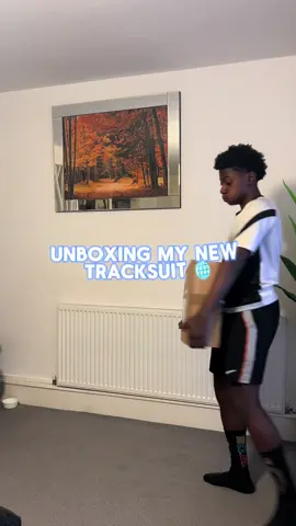 UMBOXING my new tracksuit  @RVR clothing 🌐  CUPOM: NOIR10 #groovenoir #tracksuit #outfit #drip #uktiktok🇬🇧uk 