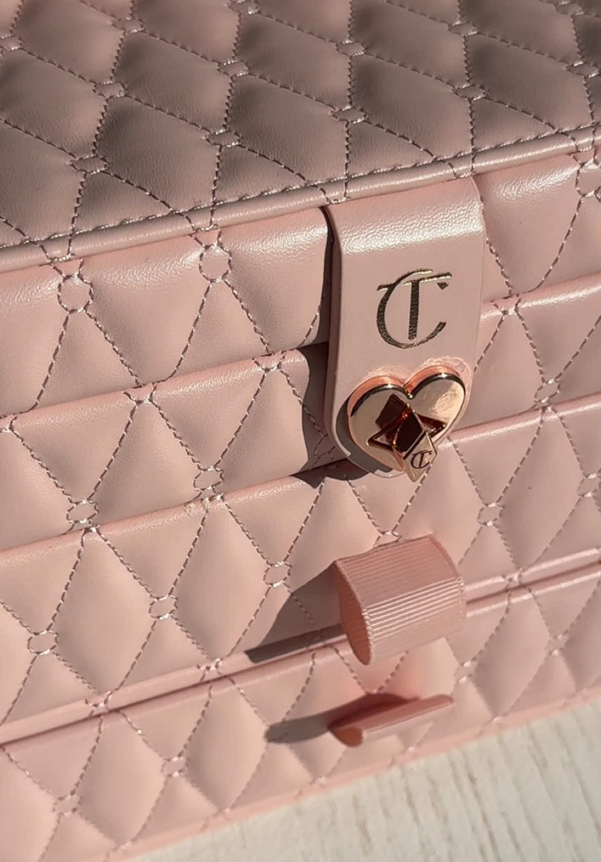 This is what Pillow Talk dreams are made of #charlottetilbury #pillowtalk #lipglosses #lipstick #blusher #holidaygifts #adventcalendaropening @Charlotte Tilbury 