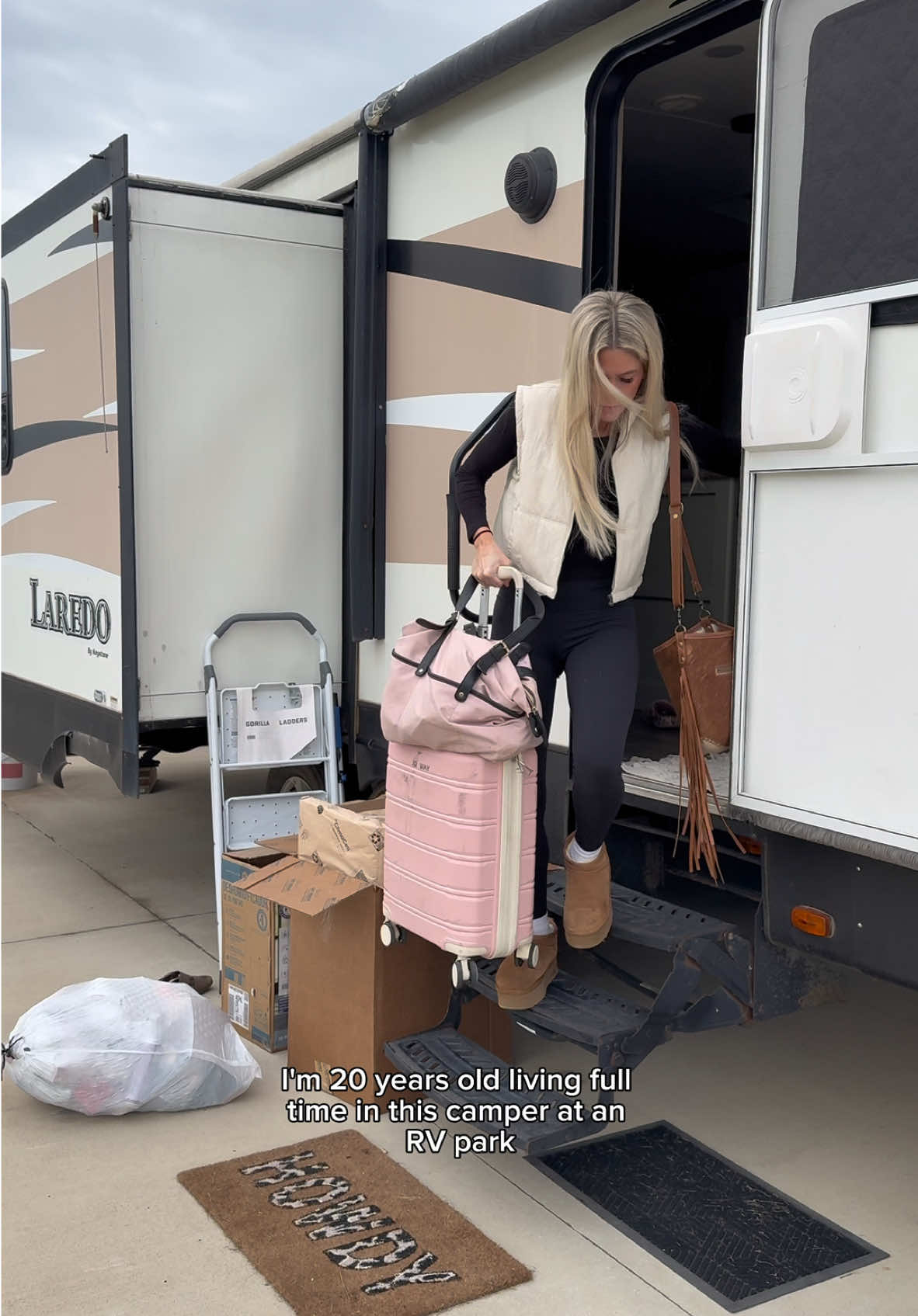 #campergirl #rvlife #Lifestyle #camper #travel #family #disneyworld 