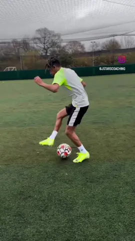 London raised, Manchester United made @J.JNR10 🚀⚽ Back in the city for a session. Dedication levels unreal. 💼🔥 #EliteCoaching #ManUtd #Nike #FootballTalent #Football #Soccer #Explore #Jstars #tik_tok #academyplayer #viral 