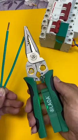 Alicate multifuncional 8 em 1⚙️👷#ferramentas 