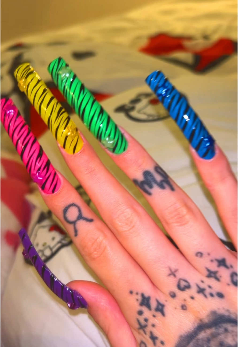 Hiiii #xlnails #scene #2000s #y2k #nails 