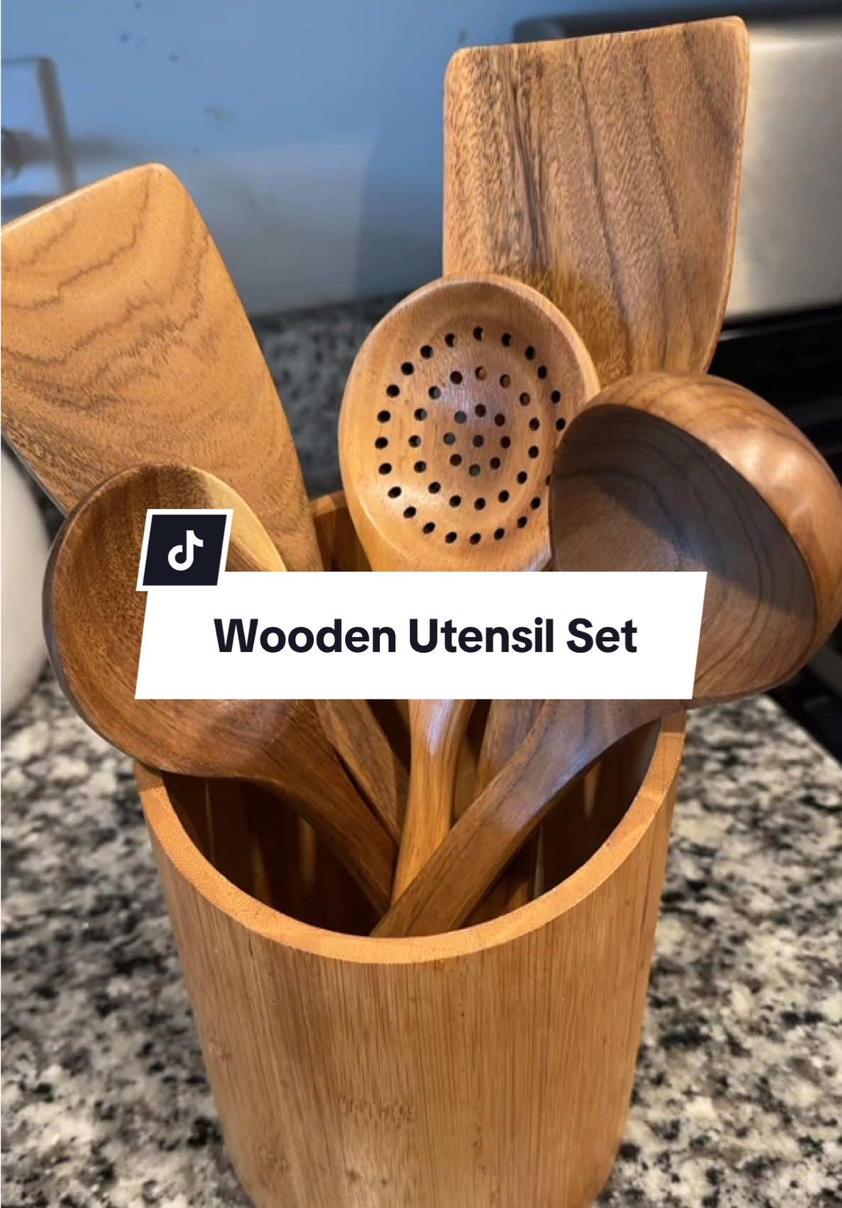 This wooden utensil set is so beautiful! The perfect addition to your kitchen! #acacia #woodenutensils #kitchengadgets #kitchenware 