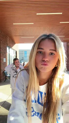 🫱🏻‍🫲🏼