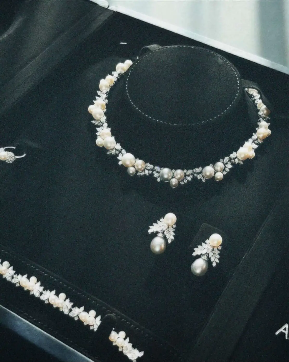 [ #viviennewestwood #eliesaab #zuhairmuraad #tamararalph #tonyward #tomford #giorgioarmani #tiffanyandco #chanel #louisvutton #dior #hermes #harrywinstone #chaumet #cartier #messika #bride #bridalmakeup #bridallook #bridedress #weddingdresses #wedding #saudiwedding #dresses #elegance #beauty #makeup #fashion #fashiontiktok #oldmoney #calssy #luxury #luxurylifestyle #jewlery #diamond #watches #classicwatches #models #Runway #fyp #foryourpage #foryou #explore #trending #viral #4u #pearls #pink #yaraalnamlah  ‎#مجوهرات #فساتين #اناقة #جمال #ازياء #ازياء_تيك_توك #فاشن #فاشن_تيك_توك #ايلي_صعب #زهير_مراد #طوني_ورد #البقشي #الفردان #فتيحي #كارتيية #لؤلؤ #الماس #ديور #توم_فورد #شانيل #يارا_النملة  #ايرميز #تيفاني #شومية #هاري_وينستون #اعراس_السعودية #مالي_خلق_احط_هاشتاقات #فوريو ]