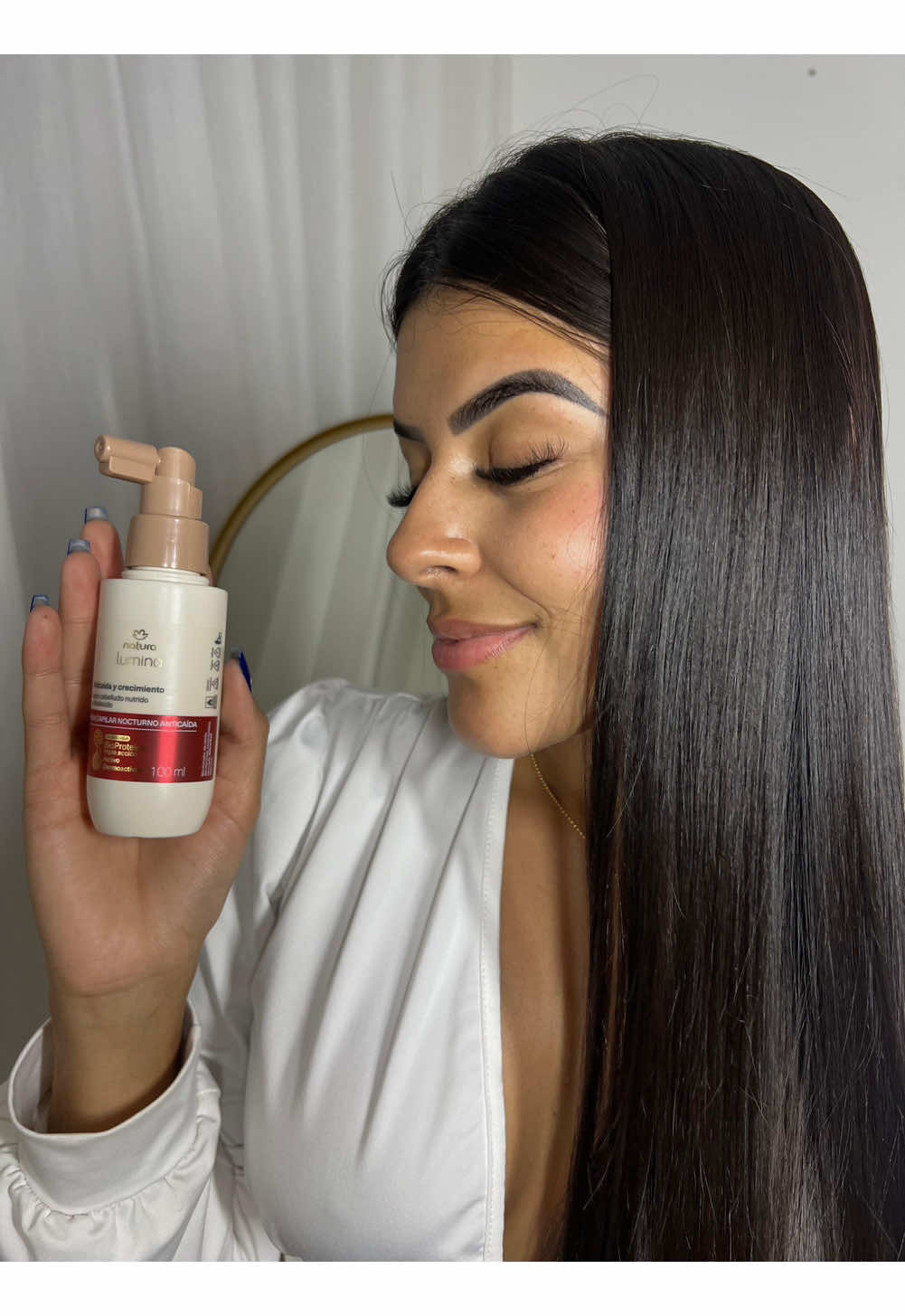 Amiga, depois de enfrentar uma severa queda de cabelo pós-dengue, achei que nunca mais teria meu cabelo saudável de volta, ele estava muito fraco e quebradiço e eu desesperada… Mas com a linha Antiqueda e Crescimento da @Natura, isso mudou! Hoje, meu cabelo está forte, volumoso e saudável, graças ao #EfeitoLumina que:  Combate a queda em até 8 semanas Acelera o crescimento em 3X Traz 6X mais resistência aos fios Revitaliza o couro cabeludo E traz 9X mais força e 3X mais maciez Se você também sofre com queda e quer recuperar seus fios amiga, experimente essa linha e depois me conta o que achou! Ah, e claro, corre no site da Natura pra garantir seu kit! @Natura Brasil #EfeitoLumina #Publi
