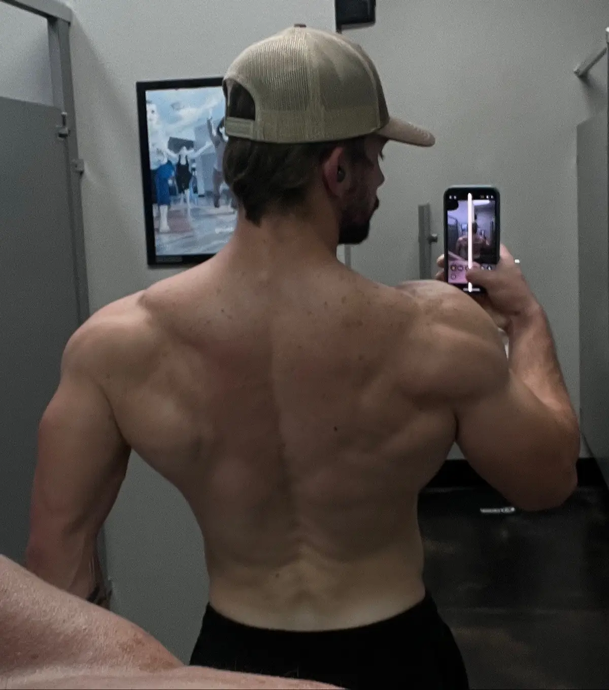 Striations on my muscles are showing a lot better. #gym #GymTok #gympost #fit #muscular #back #biceps #bodybuilding #aesthetic #gymmotivation #motivation #inspiration #fyp 