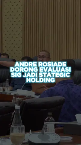 Menurut kami ini harus dievaluasi secara menyeluruh SIG tidak lagi operating holding. Kita berikan kesempatan Semen Tonasa, Semen Padang, Semen Baturaja, Semen Gresik, punya peran menentukan pasar. Tahu pasarnya, tahu cara mengelola distributornya. Kita akan usulkan ke Kementerian BUMN untuk dievaluasi, tidak perlu lagi operating holding. #AndreRosiade #Gerindra 