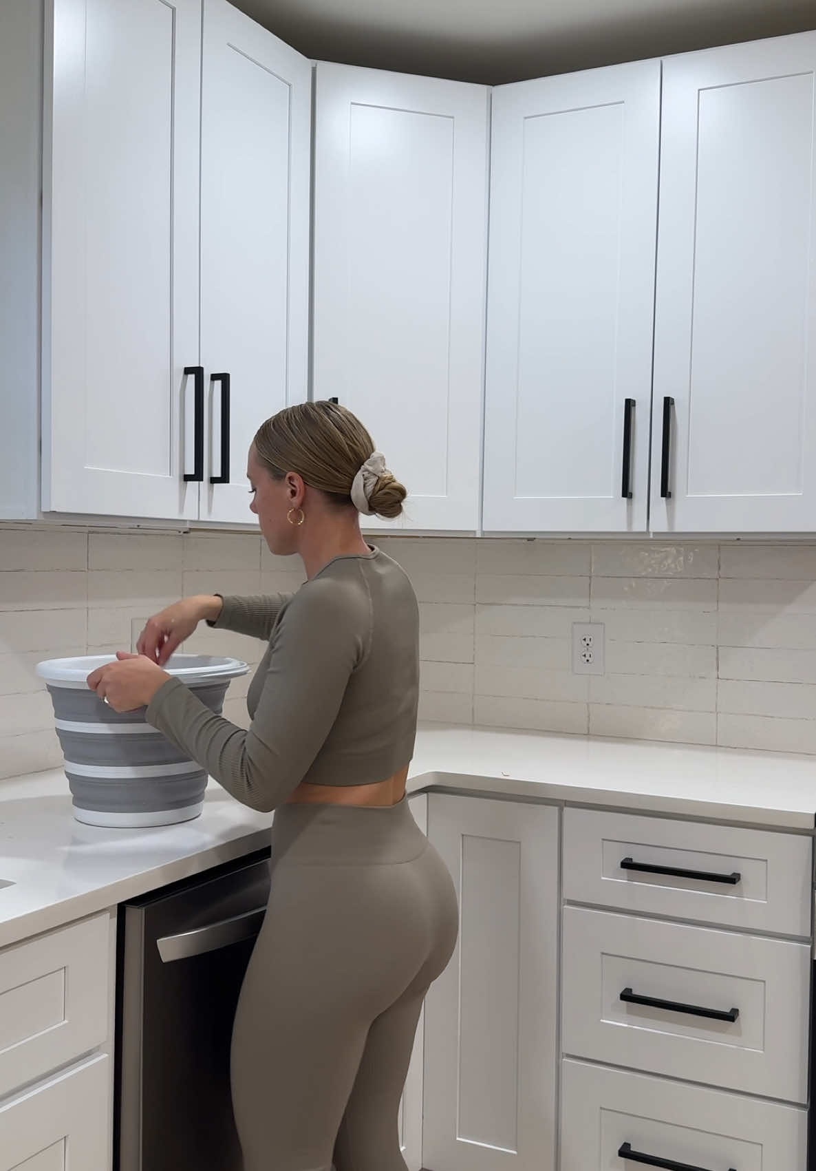 ASMR kitchen deep clean 🫧🧼🧹 I try to do this kind of clean 1x per week! 🫧 clean any dishes  🫧 wipe down all cabinets and back splash 🫧 completely clean the countertops and scrub / sanitize, then allow to air dry 🫧 sanitize the sink + clean the garbage disposal 🍋 🫧 wash the floor (by hand to make sure I’m getting any hidden messes or dirt!) #cleanwithme #cleaningasmr #asmrsounds #deepclean #kitchenreset 
