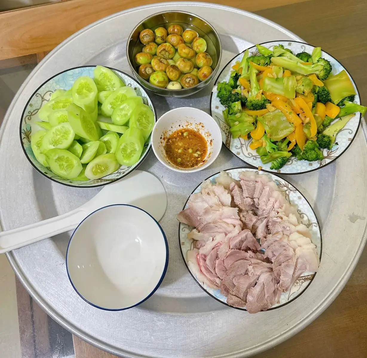 Những mâm cơm đơn giản tiết kiệm lại ấm cúng bên gia đình e ❤️ nhanh quá,k có gì thay đổi thì 54 ngày nữa là Tết 2025 🎆🎇 #mamcom #comgiadinh #mamcomgiadinh #tet #tet2025 