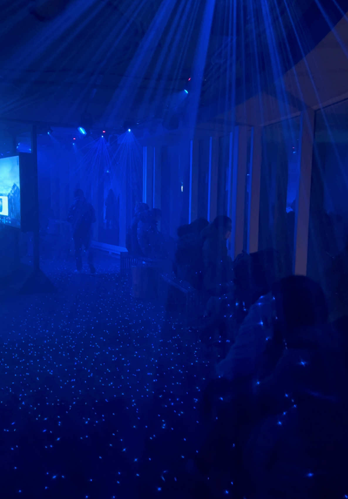 Beautiful experience ✨#fyp #foryou #canada #canadianrockies #beautifuldestinations #wintervibes #december #banffnationalpark #banff #gondola 