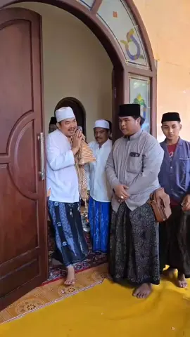 KHR Moch Kholil As'ad Syamsul Arifin #pengajian #pengajian #khrmohkholilasadsyamsularifin💚💚💚 #ppwalisongositubondo #khrmohkholilasad #almahabbahwalisongo #hadrahalmahabbahwalisongo #beranda #fyppppppppppppppppppppppp #viralll #fypシ゚viral🖤tiktok #trending #berandalagi #safari #sampang #madura #sholawatnariyah 