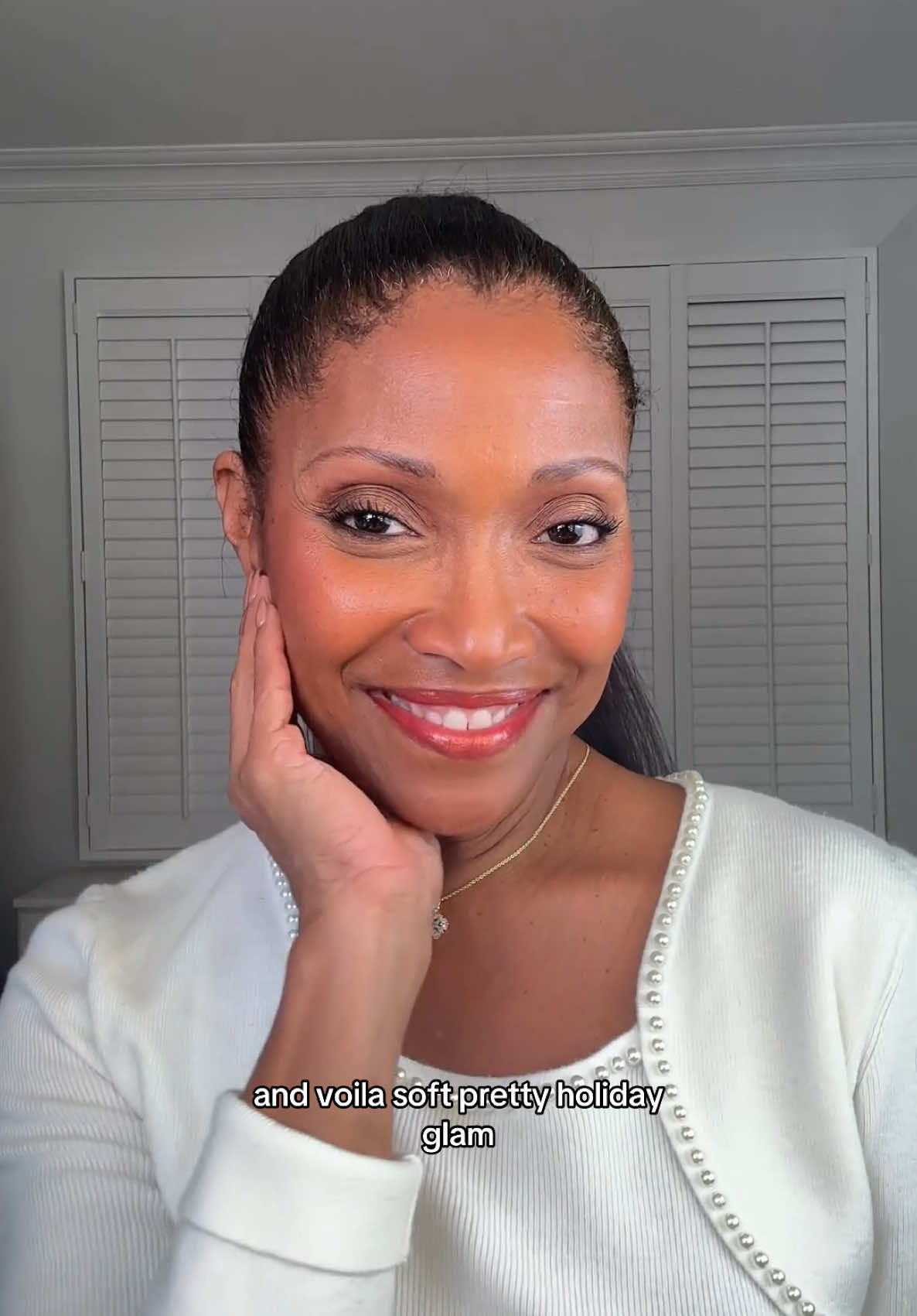 Holiday glam, but make it City Lights! Watch @Kjacksonlifestyle create a festive look that’s perfect for every celebration this season using our NEW City Lights Holiday Collection. 🌟  #BobbiBrown #HolidayMakeup #FestiveMakeup #HolidayEyes 