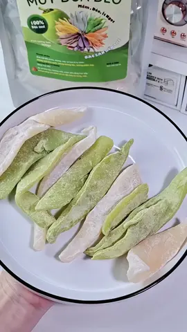 Mứt dừa non mềm mềm, dẻo dẻo. Lựa chọn cho ai ko thích ngọt nhiều😋 Ăn vặt hay biếu tết hợp lý lắm nè  #mutduanon #muttet #mutdua #mutduaitngot #review #xuhuong 