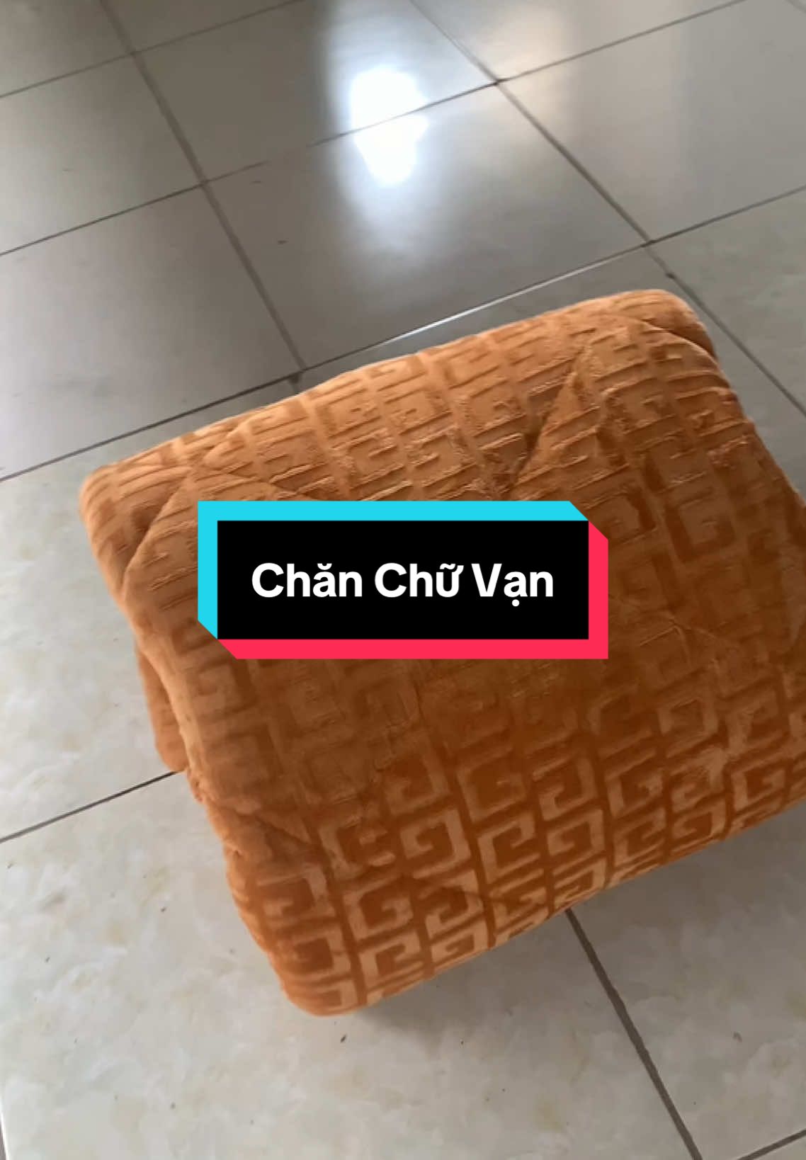 Chăn Lông Cừu Chữ Vạn 💛❤️💚 #chanlongtuyet #xuhuongtiktok #chanlongcuu #viralvideo #chanlongtho #fypシ゚ #trending 