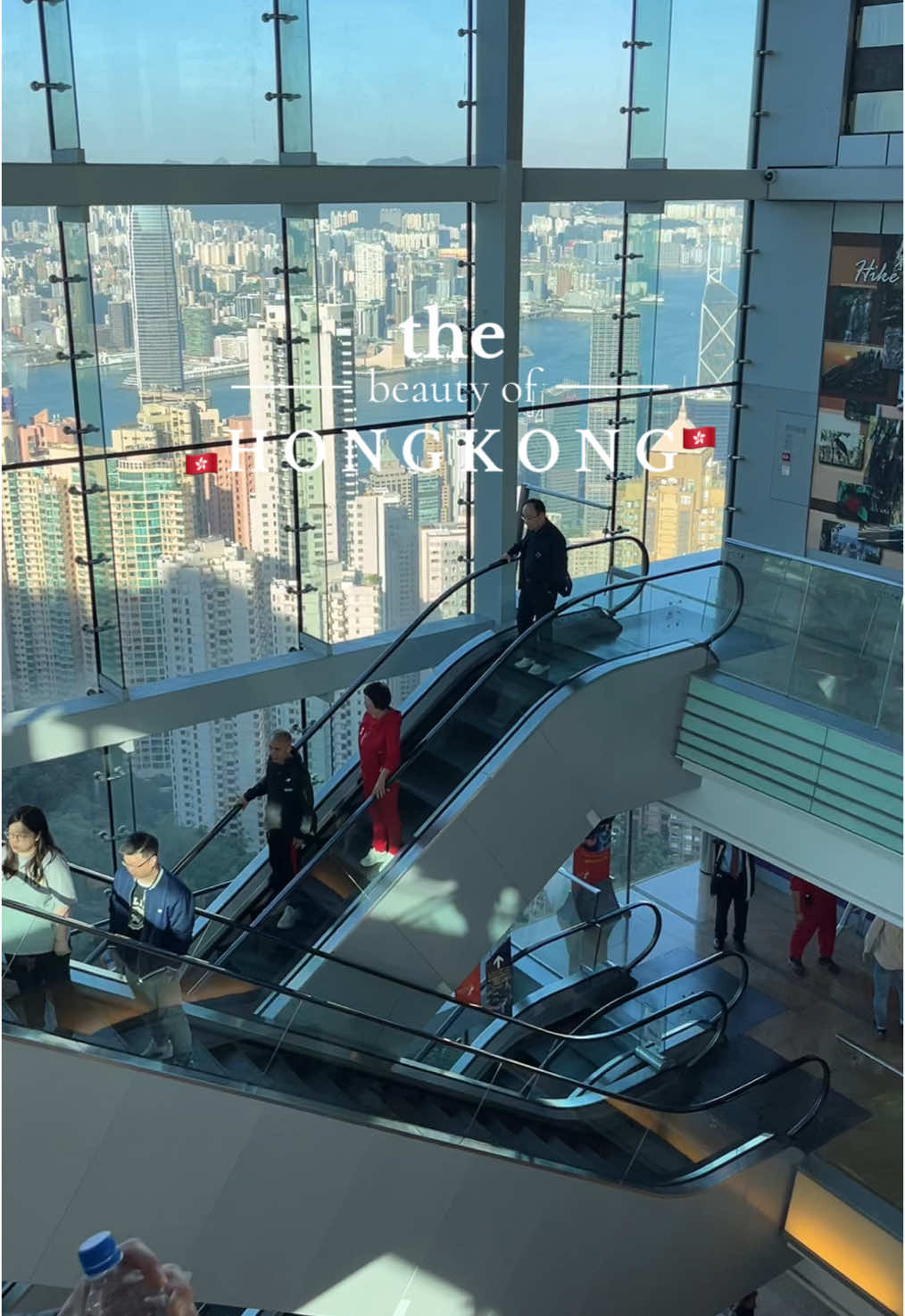 Hong Kong’s beauty got me hooked, how can I move on? 🥺🫶🏻 Spill itinerary gak nih? 🤭 #travelvlog #hongkong #hongkongtravel #wanderlust 