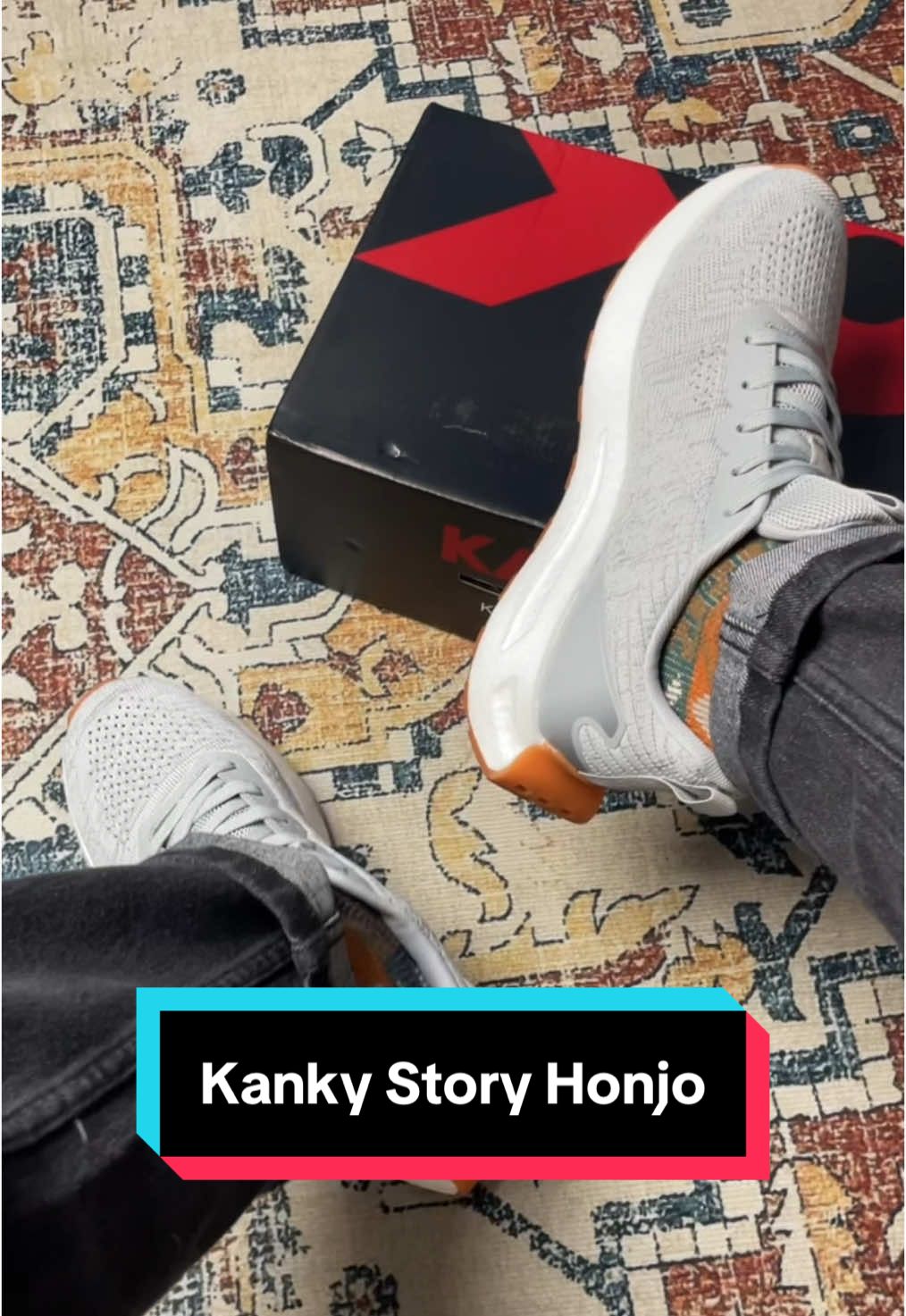 Kanky Story Honjo asli nyaman banget sepatunya, selain itu solnya juga empuk banget pastinya enak banget buat daily ataupun olahraga. dan yang lebih gokil lagi itu harganya sih masih under 300k sangat worth it banget. debest sih Kanky emang #belilokal #kanky #sepatukanky #kankystoryhonjo 