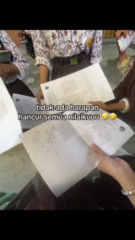skelas nialinya sama semuaa hahaha solid banget dehh 😘#joks #nilairendah #trendkelas #ujiansekolah #sekolah #fotolive #iphone #ternding #bukanguru #10c #fyppppppppppppppppppppppp #trending #teenc #nilaiujian 