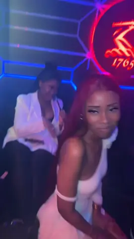 Kuyavela ngapho ukuthi ngi happy 🫢