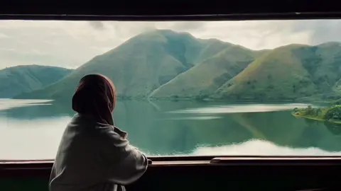 Macam lukisan 🥹😍❤️ #travelindonesia #wisatasumut #laketoba #indonesia #sumaterautara #bukitcintasamosir 