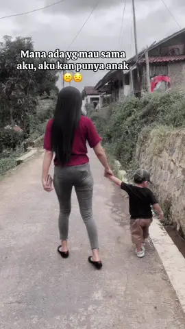 Mana ada yg mau sama aku😞