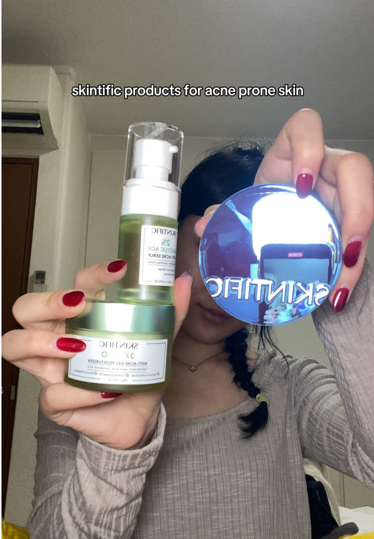 After it sets, it really does last the whole day and controls the oil!! WHILE mattifying my face and leaving that flawless glow 😆 @Skintific.sg #skintific #skintificcushion #foundation #concealer #serum #moisturizer #skincare #beauty #makeup #fyp #tiktokshopsg
