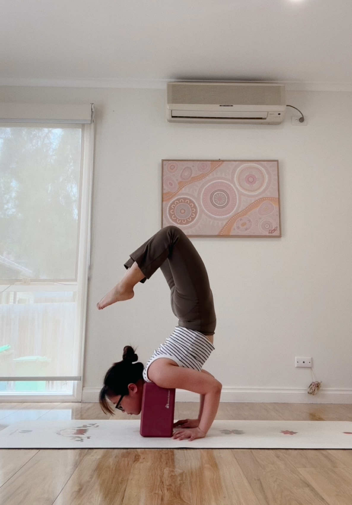 ✨ Tầm quan trọng của hơi thở ?  ✨ Hơi thở trong khi luyện khí và hơi thở trong khi thực hành asana khác nhau ra saooo?  ✨ Cách thở làm sao cho đúng và hiệu quả?  Hãy đến với lớp học của em để được hướng dẫn và hiểu sâu hơn về cơ thể của mình nha 💕  #kimdyoga #yoga #yogapractice #melbourne #ringwood 