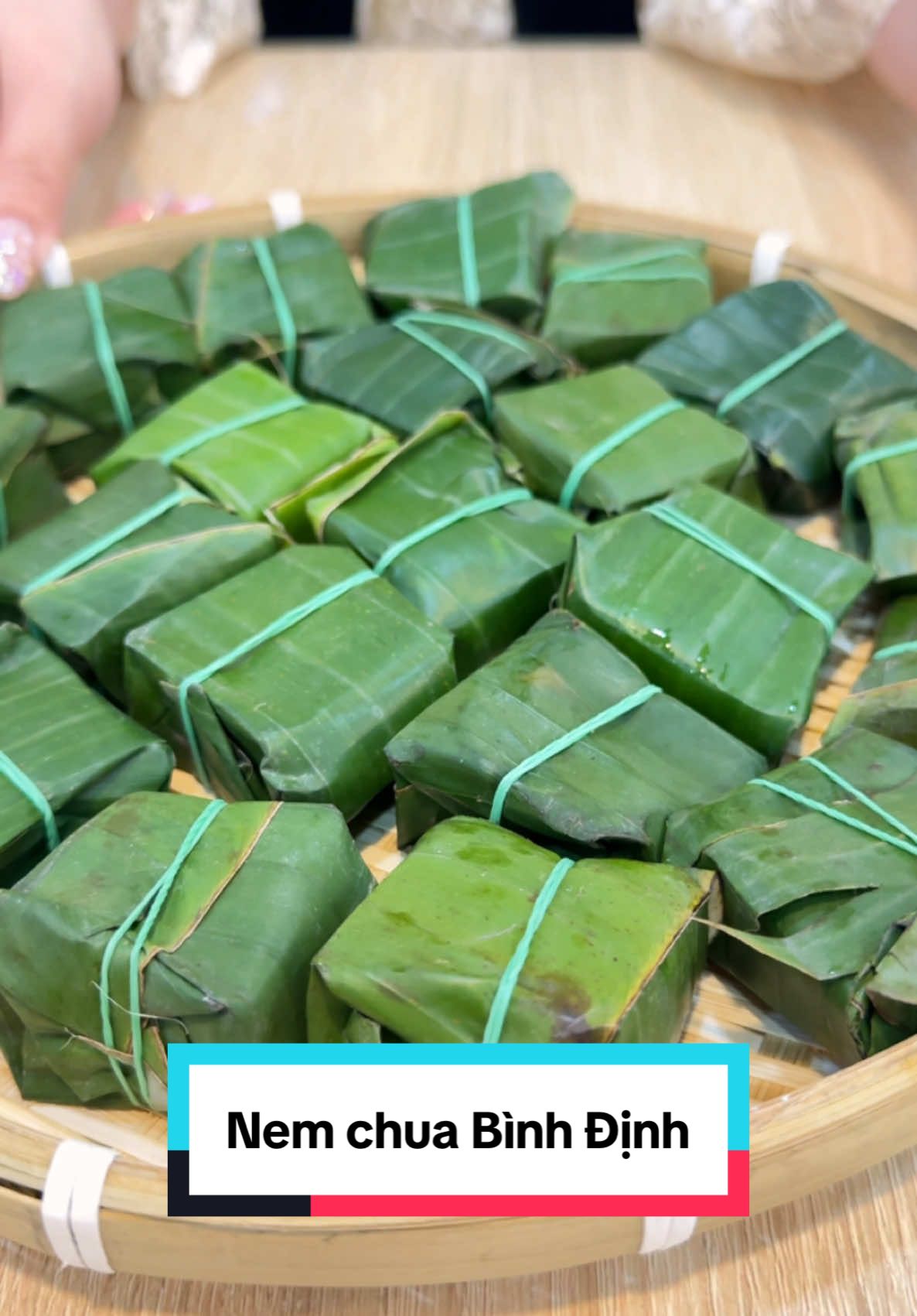 Nem chua Bình Định là một sự trung hoà giữa 2 vị chua và ngọt #meberyne #review #food #mukbang #nemchuabinhdinh #nemchualaoi #naumarket #dacsanbinhdinh 