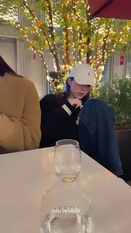 her gf is busy scrolling on twitter 🤣 #lingorm #linglingkwong #ormkornnaphat 