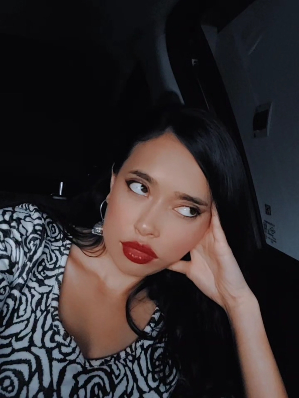 Romanticising myself cause no-one else will😝 #girls #romanticisingmyself #edit #lovepotion #tiktok #capcut #fypシ゚ #viral 