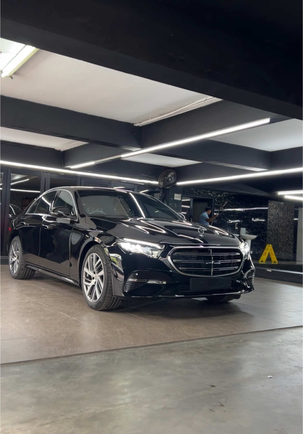 The E-Class. Evolves with you. From aerodynamics to aesthetics, every detail is refined into an elegant shape that's undeniably modern yet unmistakably an E-Class. The spacious cabin is enveloped by a sensual shape that's ahead of its time, yet timeless. For more detail please contact us: PT Suri Motor indonesia - Authorized Mercedes-Benz Dealer Jl. TB Simatupang kav. 5, Cilandak Barat, Jakarta Selatan, 12430. Phone : (021) 765 3366 Fax : (021) 765 3857 24H Emergency : 0818 6700 76 Information : 0811 8133 661 Website : www.surimotor.mercedes-benz.co.id #surimotorindonesia #surimotormercedesbenz #mercedesbenzsimatupang #mercedesbenzjakarta #mercedesbenzindonesia #e200 #e200exclusive 