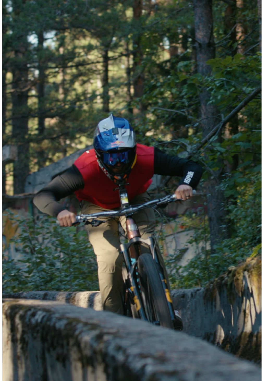 브레이크가 고장난 8톤 자전거🤪 🚲: @Matt Jones  #레드불 #MTB #날개를펼쳐줘요 #자전거 #산악자전거 #redbull #bicycle #mountainbike 