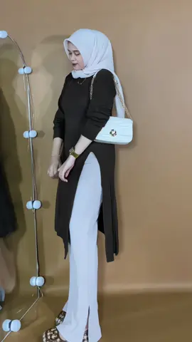 cakep poll🤎✨ #OOTD #ootdhijab #ootdhijabstyle #tunikkekinian #bajutunik #tunikrajut 