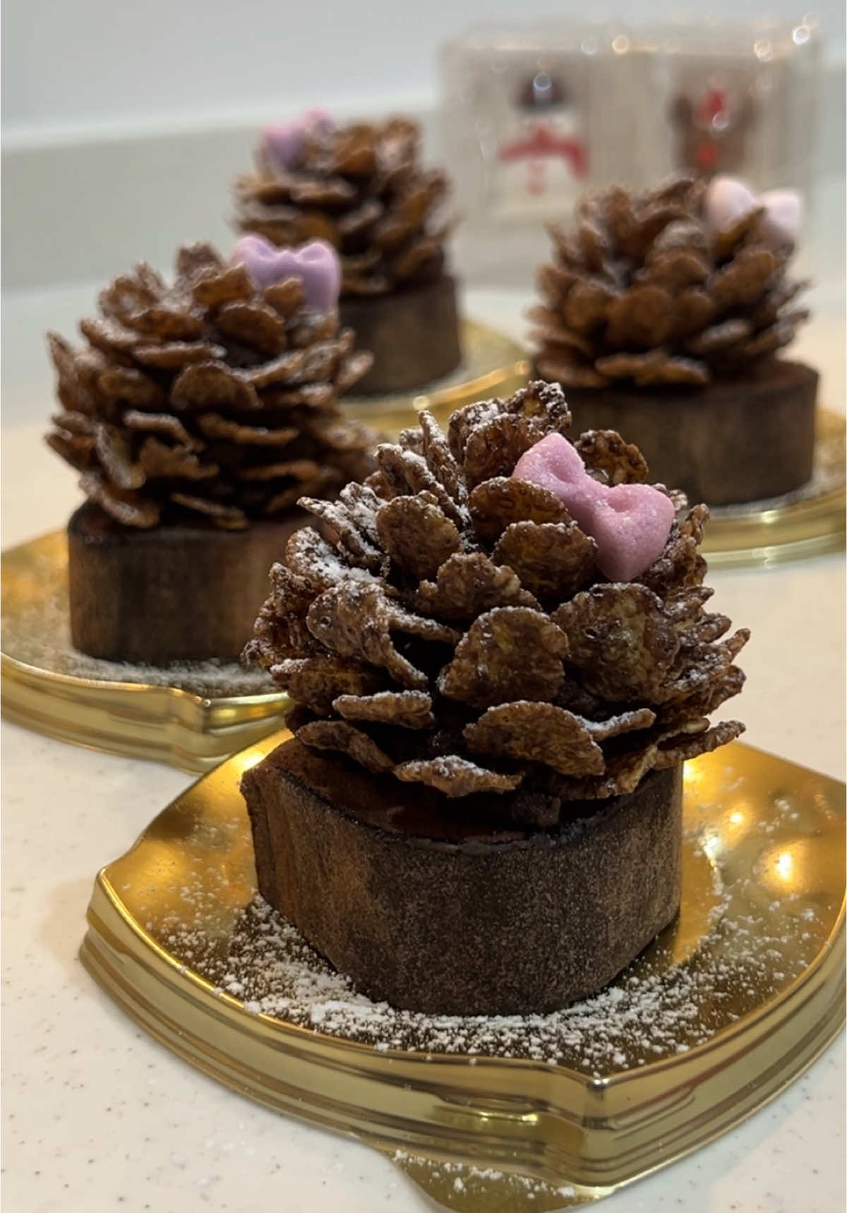 オーブンもレンジも不要！簡単可愛いクリスマススイーツ🎄❣️ @Morio’s Kitchen さんのアカウントに、作り方載ってるよ！ #クリスマス#クリスマススイーツ#クリスマス料理#簡単おやつ#christmas#chocolatecake