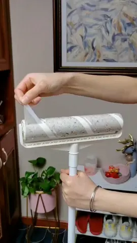 Cây Lăn Bụi bản 24cm x dài 1m2. Cuộn băng dính 60 tờ, dùng cả tháng, lăn ga giường, sàn nhà.