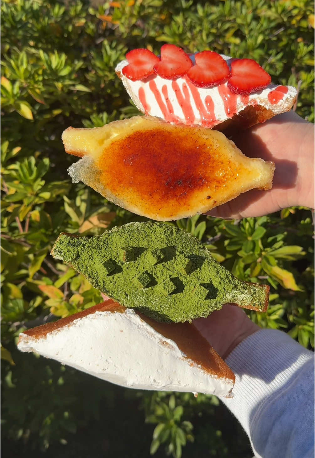 極限までホイップたっぷり揚げサンド！ ホイップ 100円 （2個目以降→300円） その他揚げサンド 550円 ホイップは、1個目は衝撃の100円、2個目以降も300円と超破格で買うことができて、 季節のフルーツや、お惣菜系のサンドも出ているので、自分の好きなサンドを選ぶことができます！ 🍚店名: fried sandwich Age.3 HAKATA 住所: 福岡県福岡市中央区西中洲6-14 MK TOWNS 西中州1-B 最寄駅: ：天神駅から徒歩10分 営業時間: 11:00〜21:00 定休日：不定休 #福岡グルメ#Japanesefood#tiktokfood