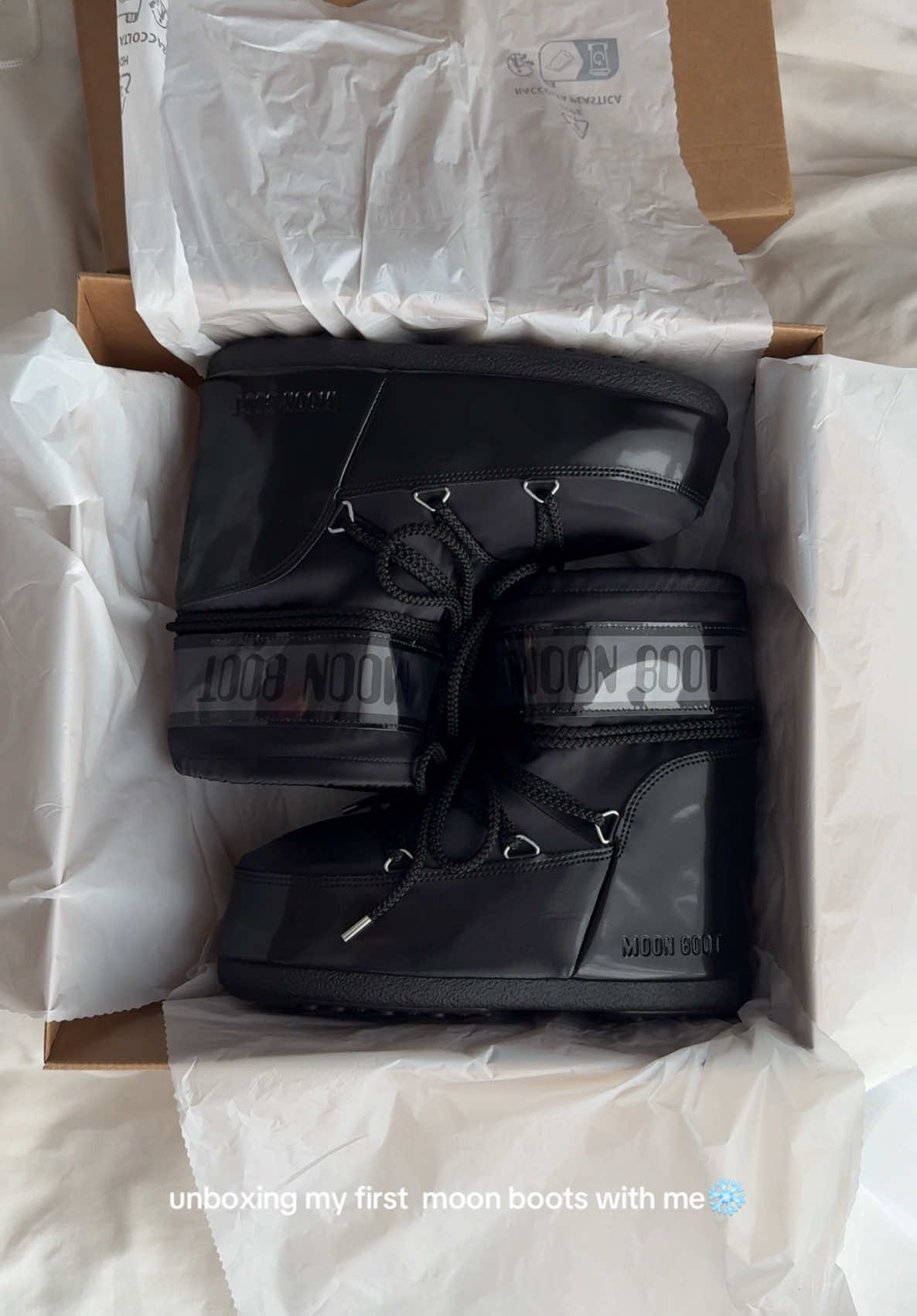 My first moon boots🥹❄️ #moonboots 