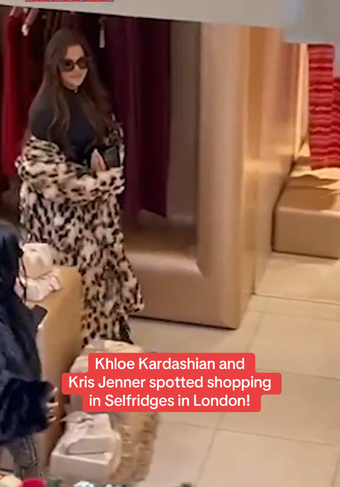 Kardashians take on London town ‼️ 🎥 SWNS #khloekardashian #krisjenner #selfridges #london #exclusive #kardashians 