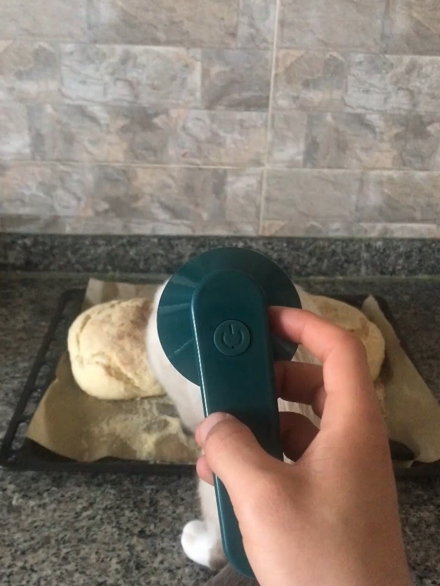 عمرك حسيت بالحرج من الوبر على حوايجك؟ الحل راهو هنا! جرب هاذ المنتوج وعيش مرتاح #الوبر_#منتوجات_جزائريةة  #جهاز_ازالة_الوبر #الجزائر #Algérie #وبر #antipeluches #TikTokAlgérie