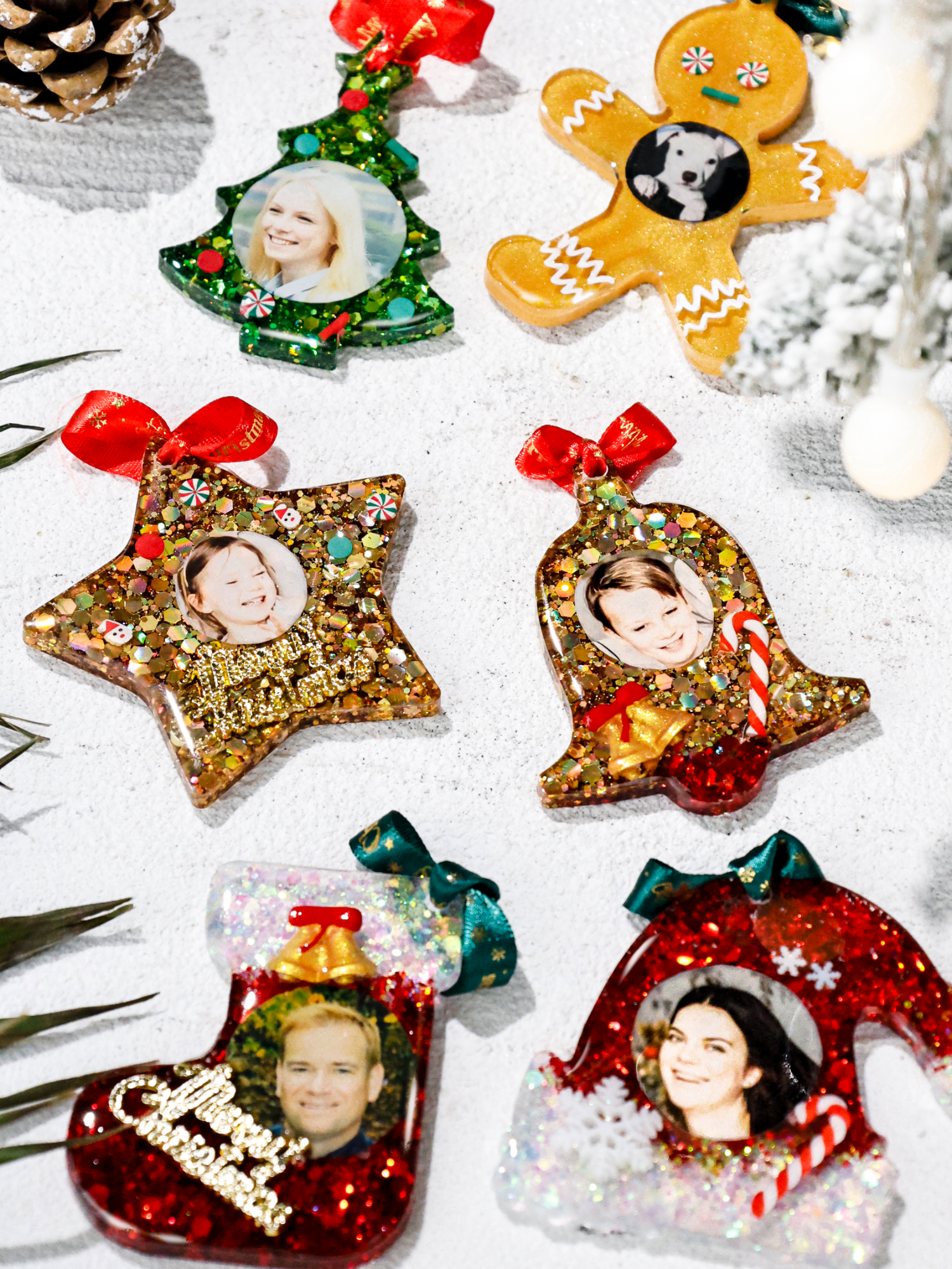 ✨ DIY Alert! ✨ Create super easy and meaningful Christmas Tree Ornaments with UV Resin 🎄✨ 💖 Family photos + creative designs = unique holiday decorations! ✨ Each ornament is filled with love and memories, making it the highlight of this Christmas! 📌 Simple steps that are perfect for the whole family to make together! 🎥 Watch how I made them now! 💡 #DIYChristmasOrnaments  #UVResinCrafts  #ChristmasCreativity  #FamilyKeepsake  #HandmadeDecorations#DIY #gift #resinart #WarmMemories