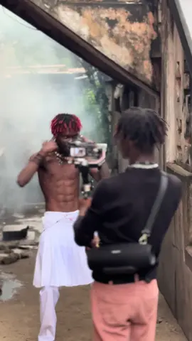 Vou n’etes pas prets pour le clip SAGOUDA … Synchronisation des locks🔥🔥 du cadreurs et moi 