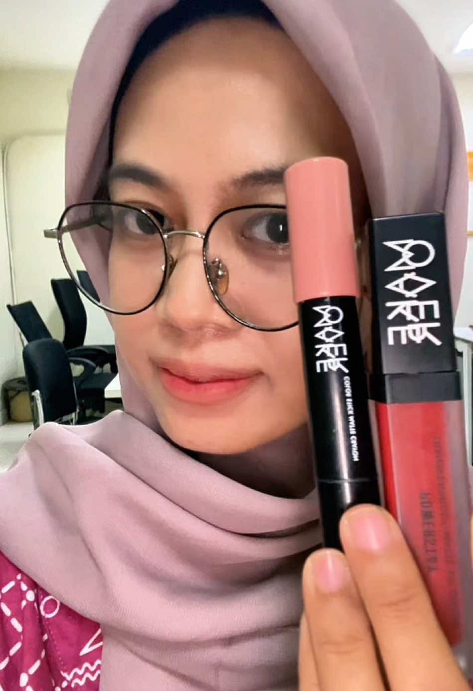 Ombre sejuta umat best banget make over beneran secantik dan seringan itu ❤️❤️❤️ wajib bgt punya si  #makeover #lipcrayon #ombre #rekomendasiombre #lipombre #ombreviral 