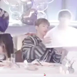 Hobinya Hoshi : berubah jadi Wonwoo… Hoshi iseng yaa tapi lucu. Jeon Wonwoo's number 1 fan is Kwon Soonyoung… #hoshi #wonwoo #kwonsoonyoung #jeonwonwoo #soonwoo #seventeen17_official 