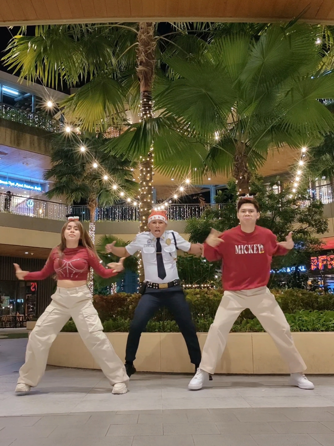 Namamasko po 🎄 May sasayawin ka n ba sa christmas party nyo? 😍 #kimshymoves #fyp @Jason Lapuz🔥GROOVE IT🔥 