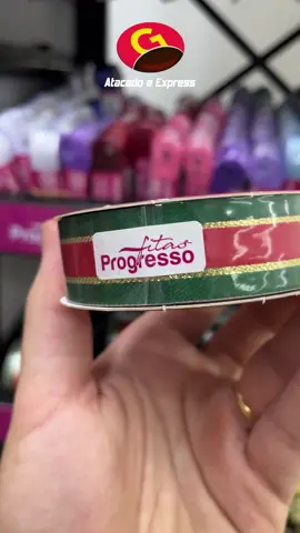 Para o fim de ano trouxemos mais #novidades são as Fitas Progresso 😍🎅 Feito com material resistente e disponível em várias larguras e cores, o Laço Fácil da Fitas Progresso é versátil e pode ser utilizado em diversas ocasiões. Corra já para uma de nossas lojas: 📍Rua Virgínia Aurora Rodrigues - Nª 72 📍Rua Antônio Agu - Nª 821 📍Rua Dona Primitiva Vianco - Nª 331 📍Rua Dona Primitiva Vianco - Nª 526 Ou compre em nossa LOJA VIRTUAL, link na BIO! #fitas #lacos #presentes #decoracao #natal #fimdeano #osasco