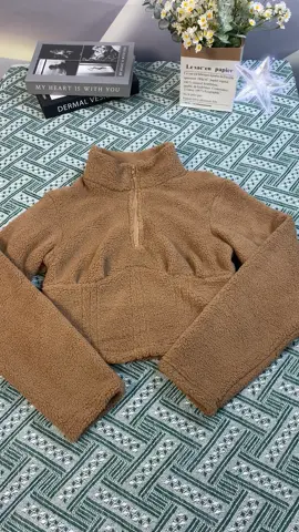 It’s light to pick up,warm to wear and looks beautiful.#warm #fashiontiktok #tiktokshopcybermonday #tiktokshopblackfriday #spotlightfinds #tiktokshopholidayhaual #us 