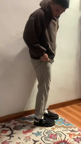 This is supreme streetwear… with an edge 🤝 #fyp #clogs #streetwear #OOTD #outfitcheck #outfitideas #outfitinspo #outfitinspiration #comfyoutfits 