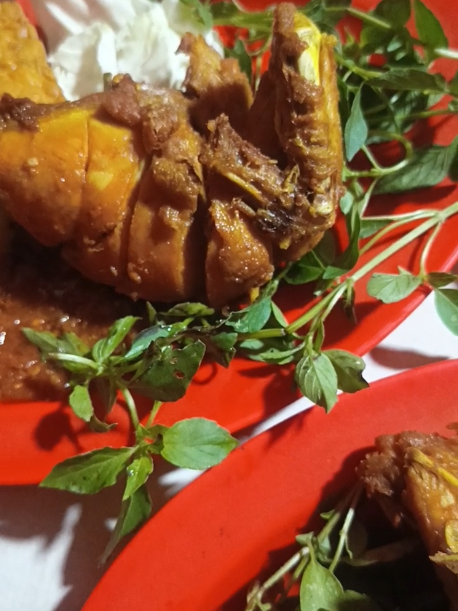 Pecel ayam dulu, yang lapar merapat tak biyarinn...  #prankstatus #mentahan #mentahanvideo #ayam #kuliner #fypp 